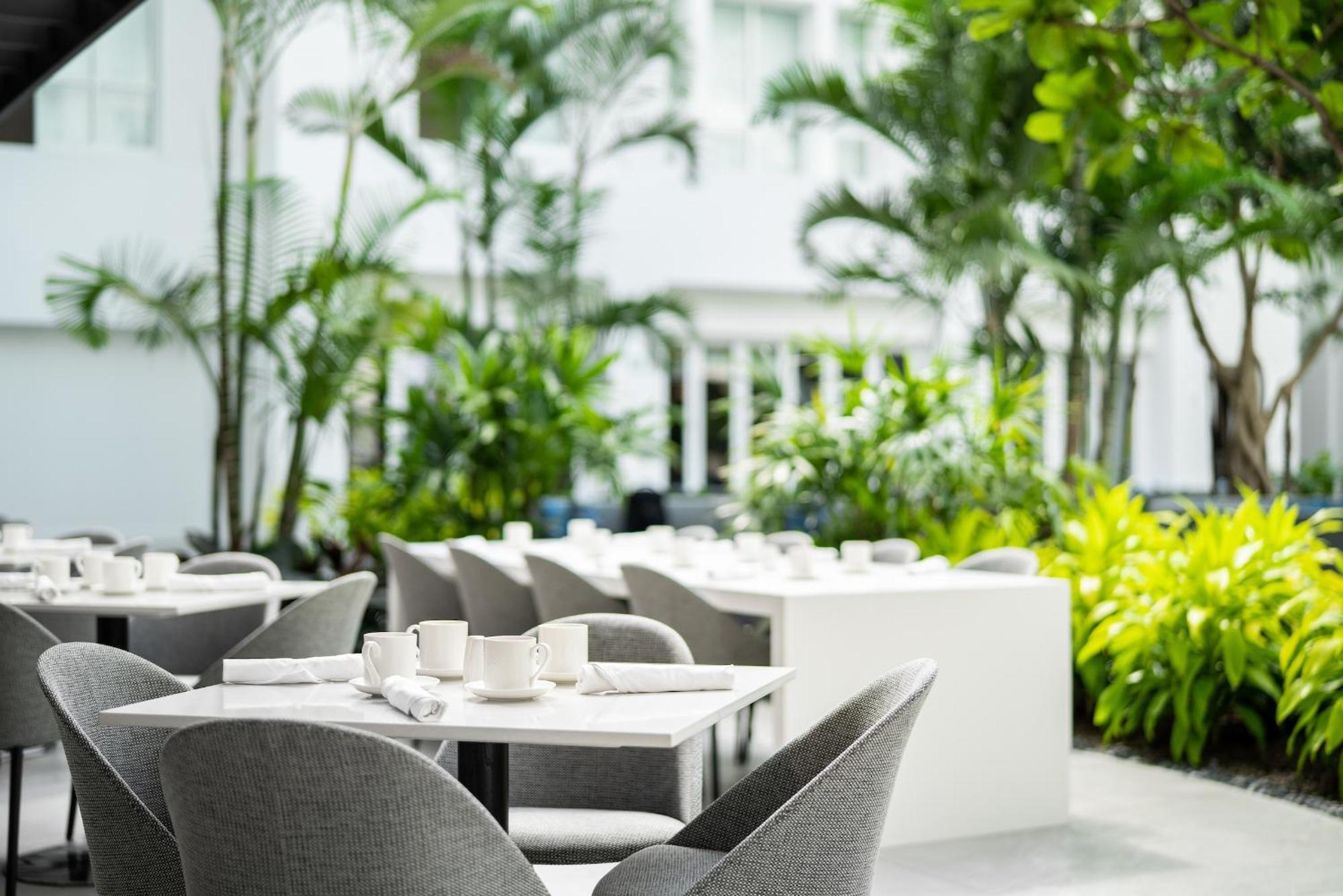 Innovation Hotel Naples Park Exterior photo